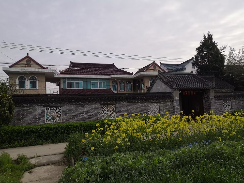 再也回不去的是过去，无法预料的是未来